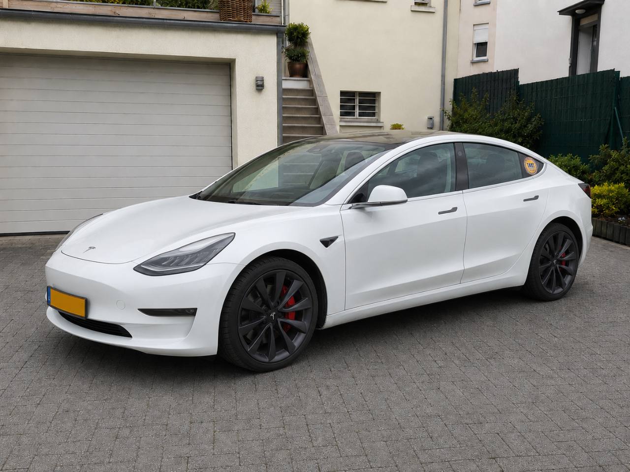 Tesla blanche Taxi Marques